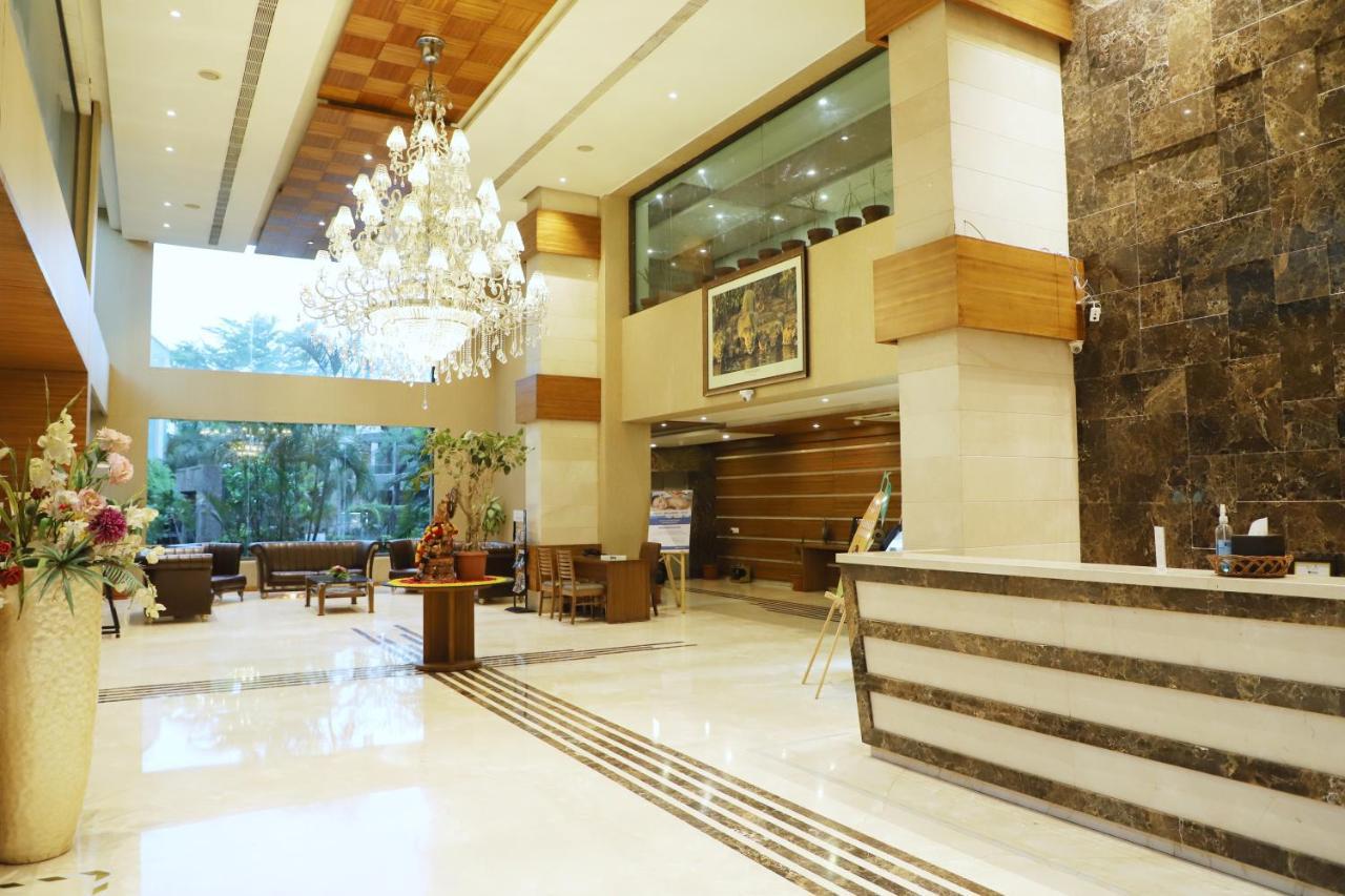 Boulevard 9 Luxury Resort & Spa Nadiad Luaran gambar
