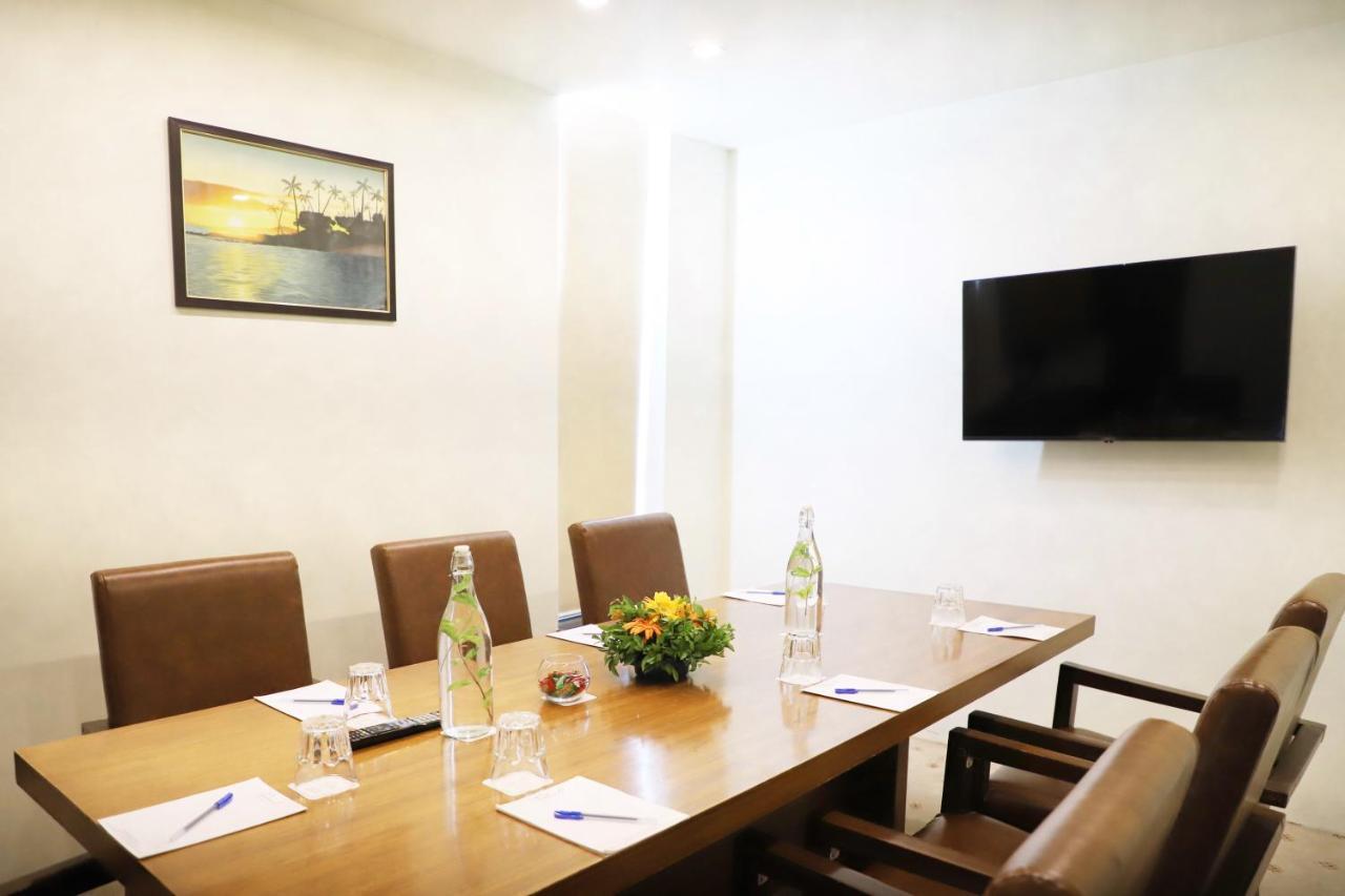 Boulevard 9 Luxury Resort & Spa Nadiad Luaran gambar