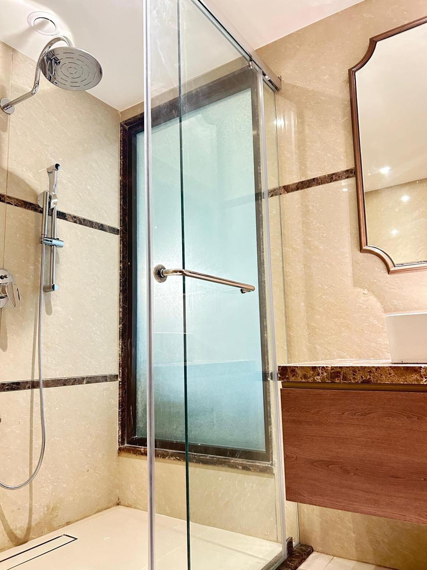 Boulevard 9 Luxury Resort & Spa Nadiad Luaran gambar