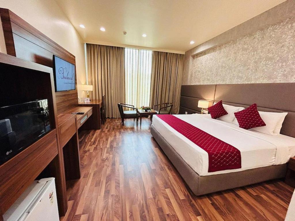 Boulevard 9 Luxury Resort & Spa Nadiad Luaran gambar
