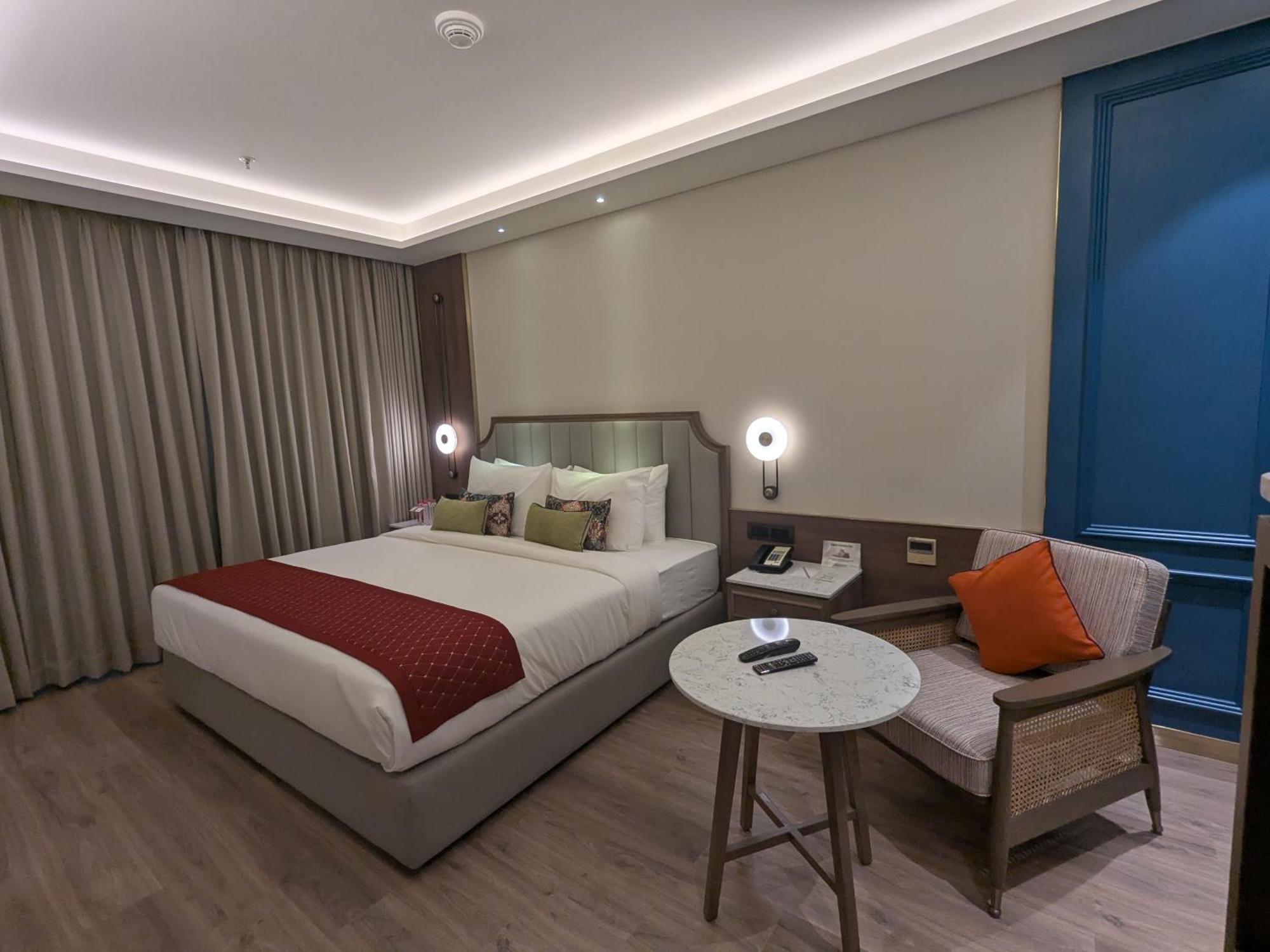 Boulevard 9 Luxury Resort & Spa Nadiad Luaran gambar